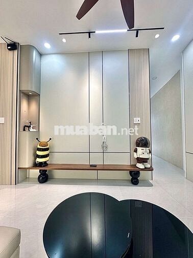 Nhà 45m2( nở hậu)Nguyễn Văn Quá , 2 tầng , full nội thất 
Sân rộng