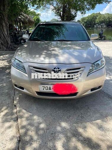 Toyota Camry nhập Mỹ màu Vàng cát