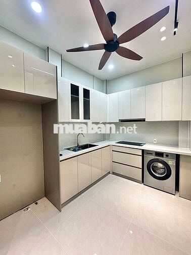 Nhà 45m2( nở hậu)Nguyễn Văn Quá , 2 tầng , full nội thất 
Sân rộng