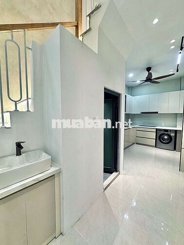 Nhà 45m2( nở hậu)Nguyễn Văn Quá , 2 tầng , full nội thất 
Sân rộng