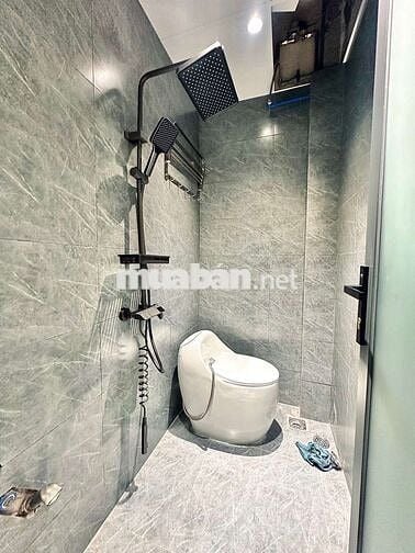 Nhà 45m2( nở hậu)Nguyễn Văn Quá , 2 tầng , full nội thất 
Sân rộng