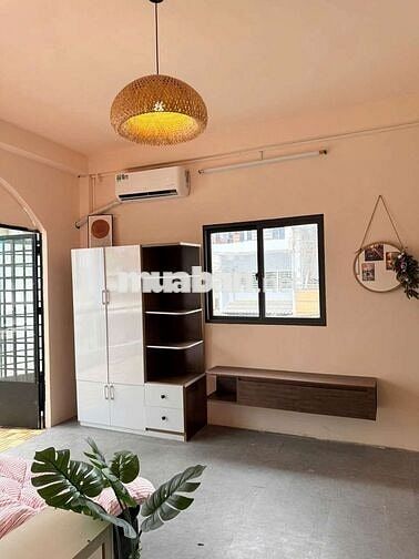 CĂN HỘ  STUDIO BAN CÔNG TONE HỒNG 30M2 HẺM XE TẢI HOÀNG SA QUẬN 3