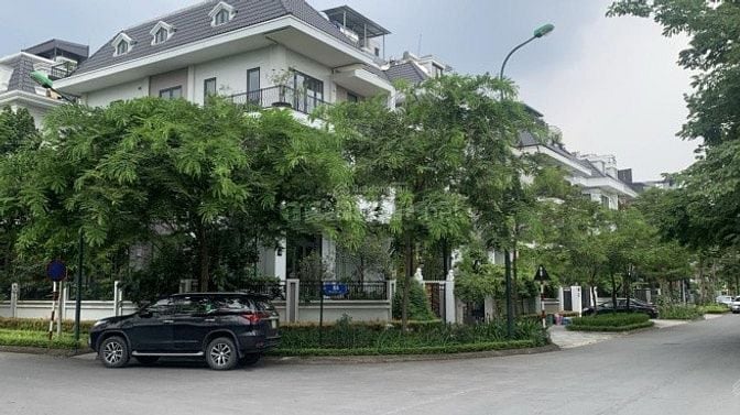 Chính chủ cho thuê Biệt thự lô góc khu C Ciputra 220m2 giá 65tr/tháng