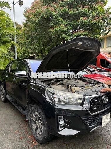 Toyota Hilux 4x4 AT 2018 2 cầu Đen Tự động