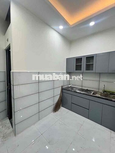 có nhà trung tâm tp. shr . chỉ hơn 2t