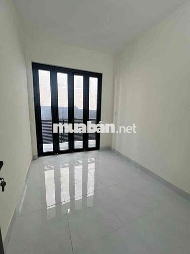 có nhà trung tâm tp. shr . chỉ hơn 2t