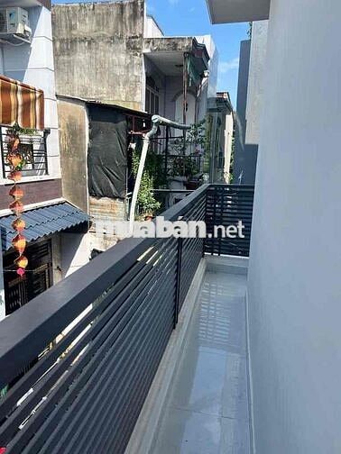 có nhà trung tâm tp. shr . chỉ hơn 2t