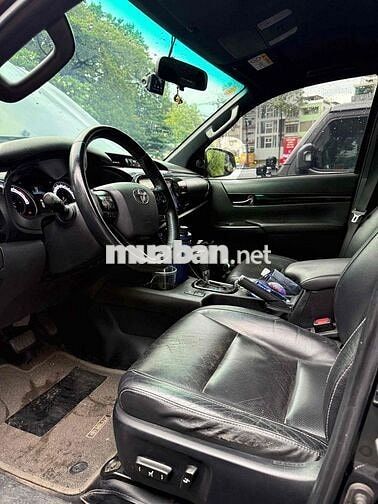 Toyota Hilux 4x4 AT 2018 2 cầu Đen Tự động
