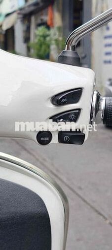 Piaggio Vespa GTS 300 Trắng