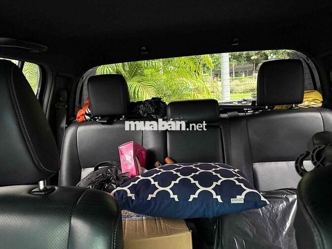 Toyota Hilux 4x4 AT 2018 2 cầu Đen Tự động