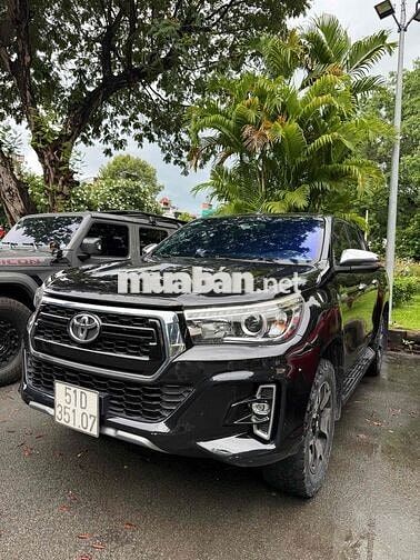 Toyota Hilux 4x4 AT 2018 2 cầu Đen Tự động