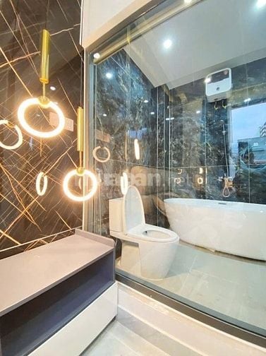 Nhà 3 tầng mới full nôi thất sát biển giá 7,6 tỷ.