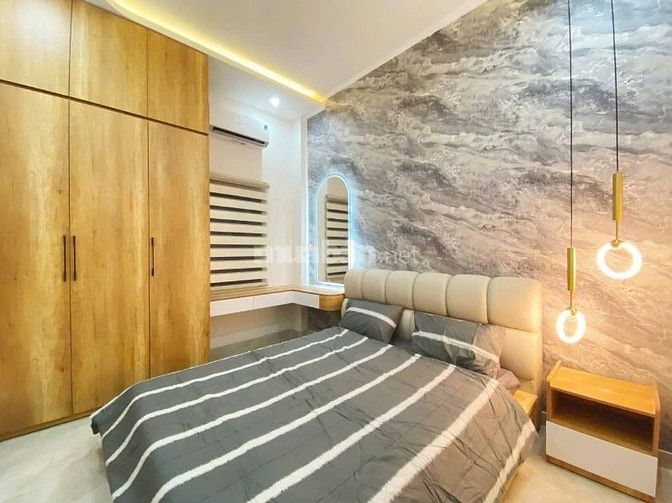 Nhà 3 tầng mới full nôi thất sát biển giá 7,6 tỷ.