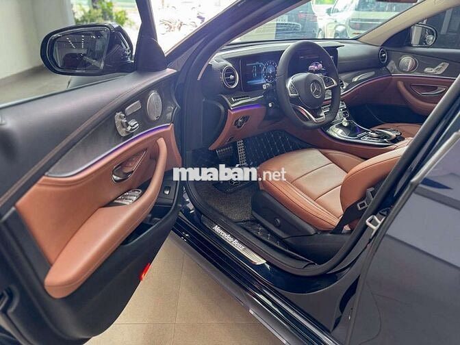 Mercedes-Benz E300 AMG 2018 siêu lướt 36.000km