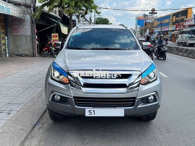 Isuzu Mu-X model 2020 số tự động máy dầu