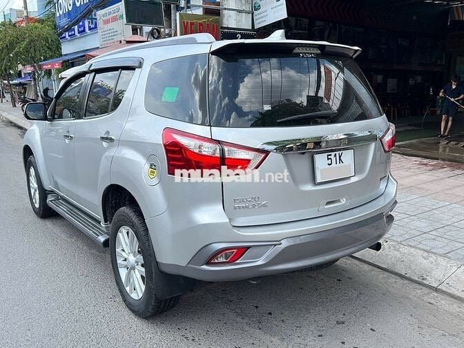 Isuzu Mu-X model 2020 số tự động máy dầu