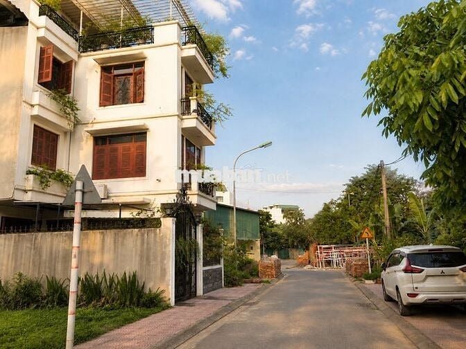 NHÀ ĐẸP LB MT 7M - Ô TÔ TRÁNH - GẦN HỒ - YÊN TĨNH - VÀO NỘI ĐÔ 20 PHÚT