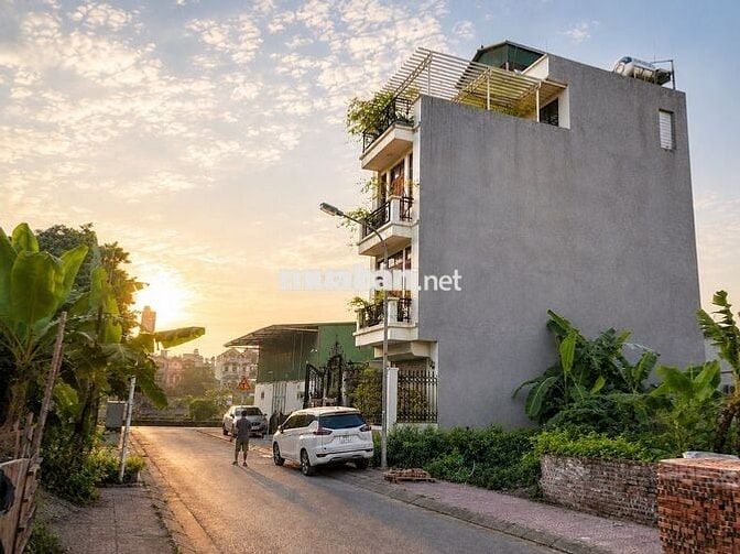 NHÀ ĐẸP LB MT 7M - Ô TÔ TRÁNH - GẦN HỒ - YÊN TĨNH - VÀO NỘI ĐÔ 20 PHÚT