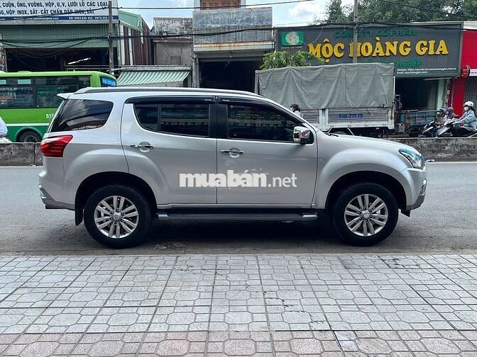 Isuzu Mu-X model 2020 số tự động máy dầu