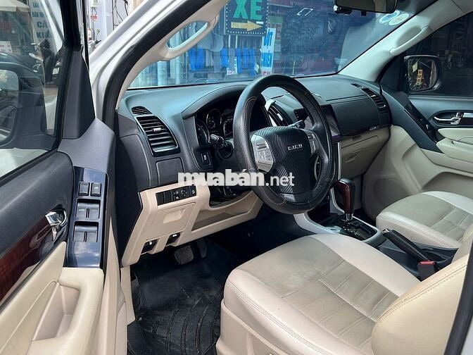 Isuzu Mu-X model 2020 số tự động máy dầu