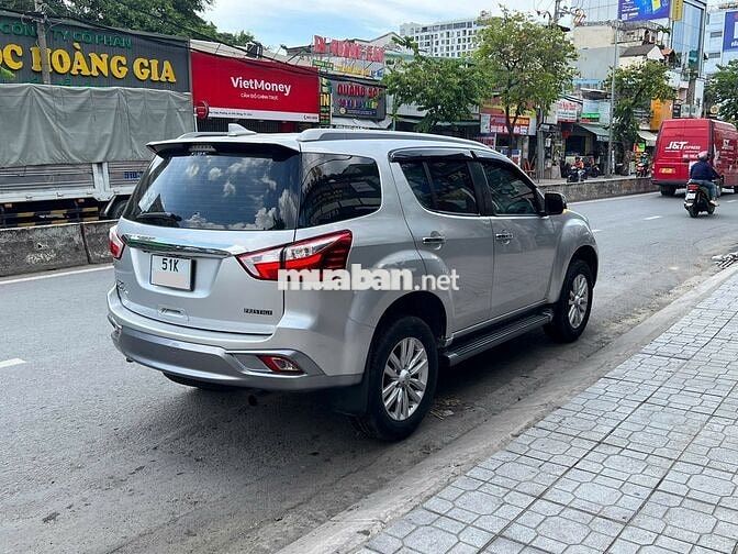 Isuzu Mu-X model 2020 số tự động máy dầu