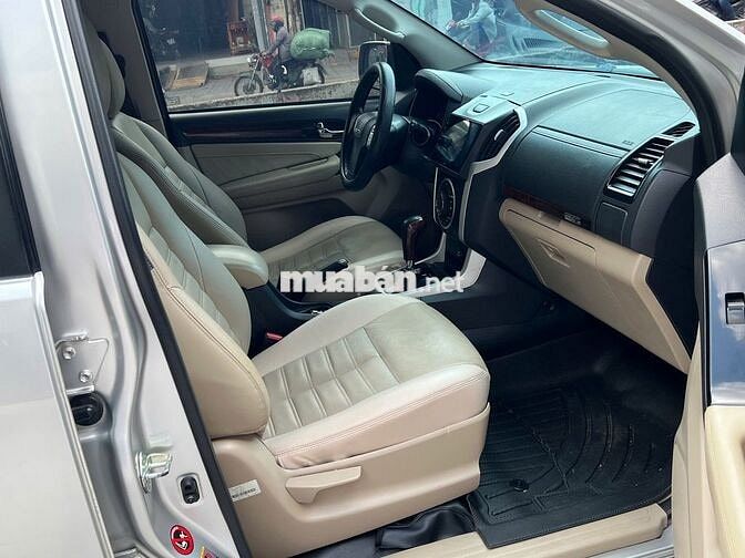 Isuzu Mu-X model 2020 số tự động máy dầu