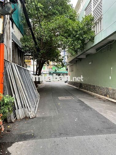 MẶT BẰNG RỘNG RÃI - NGAY SÂN BAY, HẺM Ô TÔ TẢI, CÓ SÂN ĐỂ XE, MÁY LẠNH