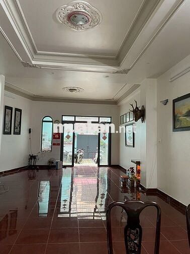 MẶT BẰNG RỘNG RÃI - NGAY SÂN BAY, HẺM Ô TÔ TẢI, CÓ SÂN ĐỂ XE, MÁY LẠNH