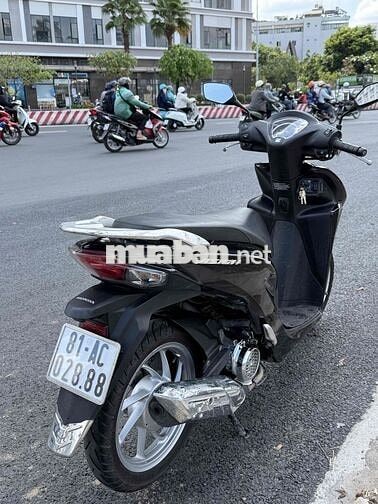 Chính chủ cần bán Vision 2024 Đen 18000 km