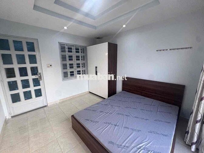 chính chủ cho thuê 3 phòng trống có ban công ngay cầu chữ Y sát quận 1