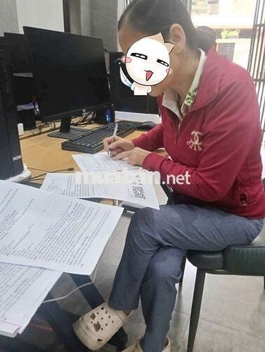 cần 5 em chăm khách hàng.