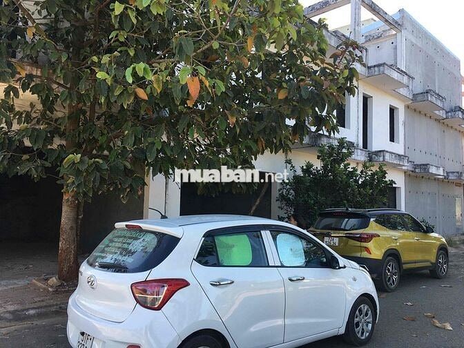 Hyundai i10 Hatchback 2015 Trắng