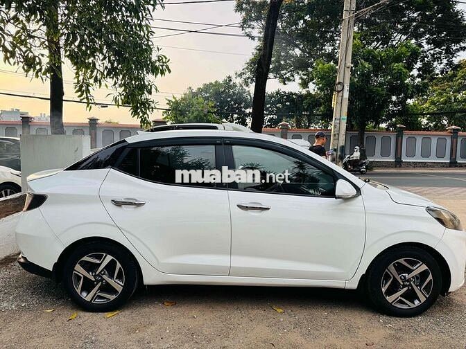 Hyundai Grand i10 Trắng 5 chỗ