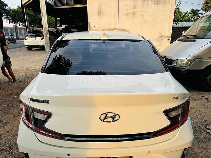Hyundai Grand i10 Trắng 5 chỗ