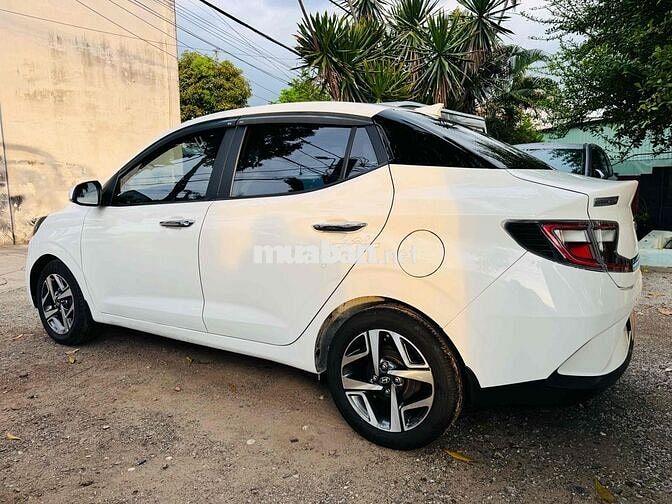 Hyundai Grand i10 Trắng 5 chỗ