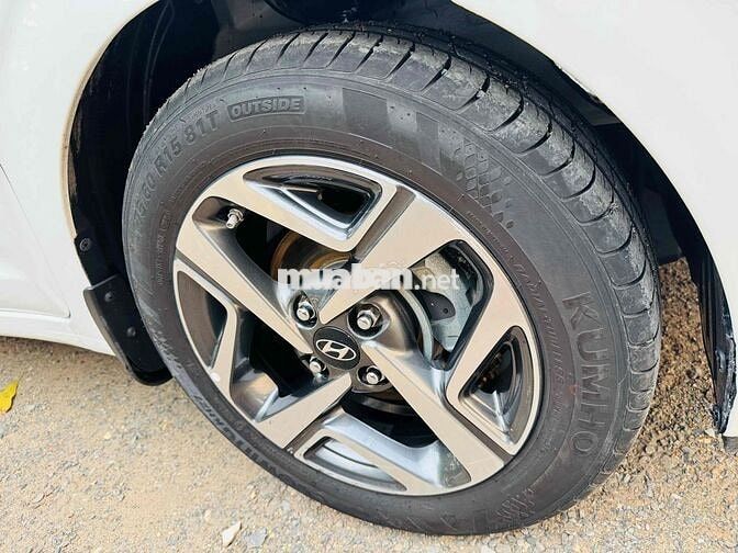 Hyundai Grand i10 Trắng 5 chỗ