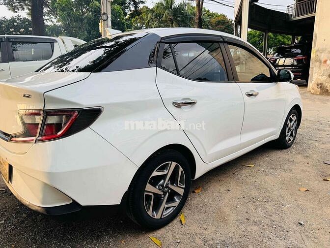 Hyundai Grand i10 Trắng 5 chỗ