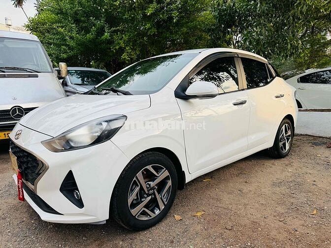 Hyundai Grand i10 Trắng 5 chỗ