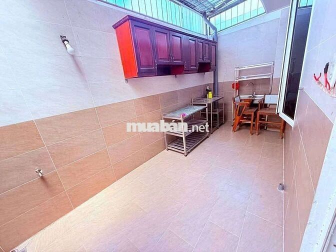 CHO THUÊ NHÀ MT 2TẦNG, 5X28M SÁT ĐƯỜNG LINH ĐÔNG. OTO NGỦ TRONG NHÀ.