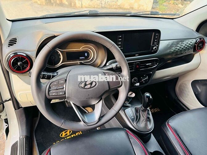 Hyundai Grand i10 Trắng 5 chỗ