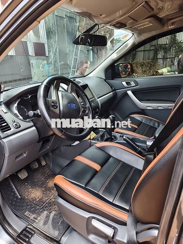 Ford Ranger XLT Số sàn Xám