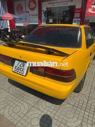 Toyota Corolla màu Vàng