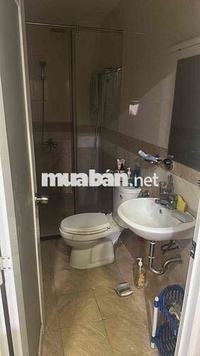 Pass phòng đối diện Vạn Phúc, có cửa sổ, ban công