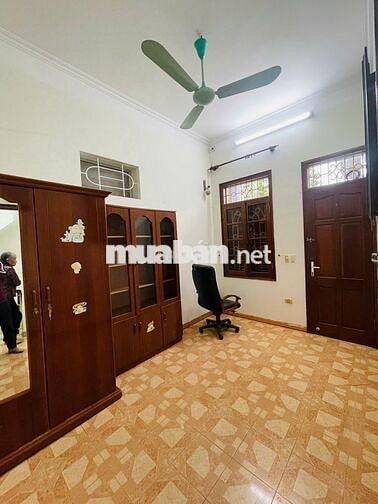 Nhà thuê ngõ 401 Nguyễn Khang, Dt 50m x 4 tầng , 14 triệu/tháng