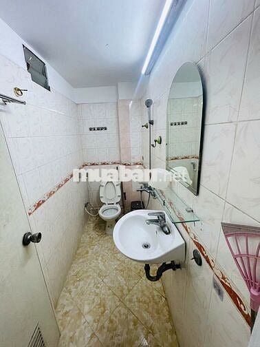 Nhà thuê ngõ 401 Nguyễn Khang, Dt 50m x 4 tầng , 14 triệu/tháng