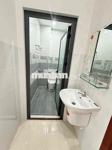 Nhà 2 lầu 4 phòng 4 máy lạnh gần chợ Cầu Ván