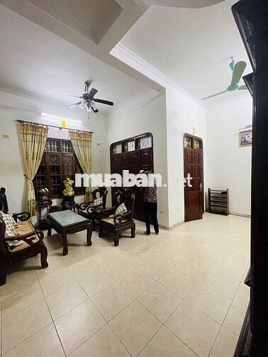 Nhà thuê ngõ 401 Nguyễn Khang, Dt 50m x 4 tầng , 14 triệu/tháng