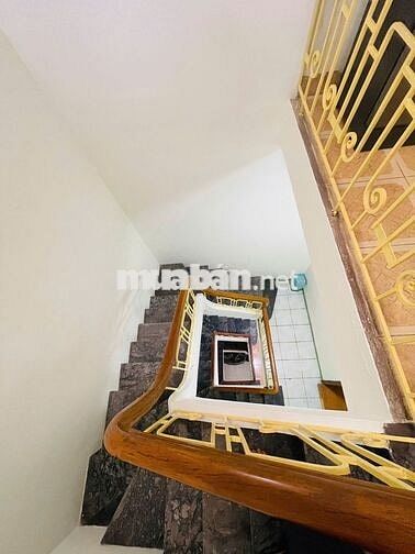 Nhà thuê ngõ 401 Nguyễn Khang, Dt 50m x 4 tầng , 14 triệu/tháng