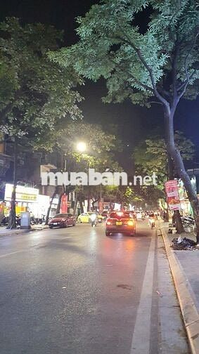 KHU CẦU GIẤY, MẶT TIỀN 10M,VỈA HÈ 3M, DÒNG TIỀN 40TR/THÁNG. 12,5 TỶ