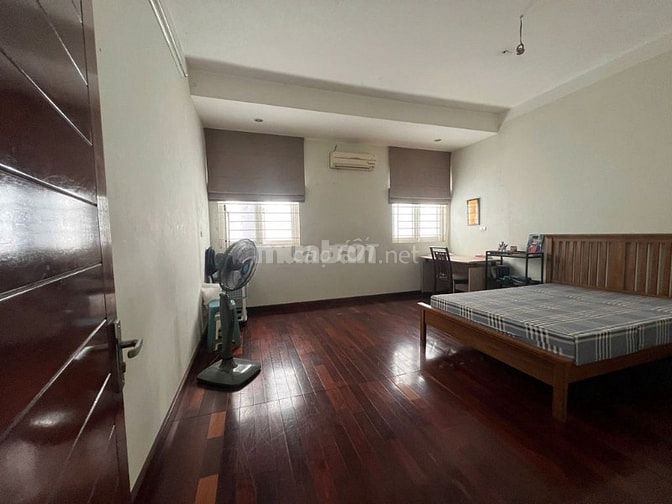 Mặt ngõ ôtô kinh doanh cách phố Liễu Giai 20m, DT 100m2, MT 5m 